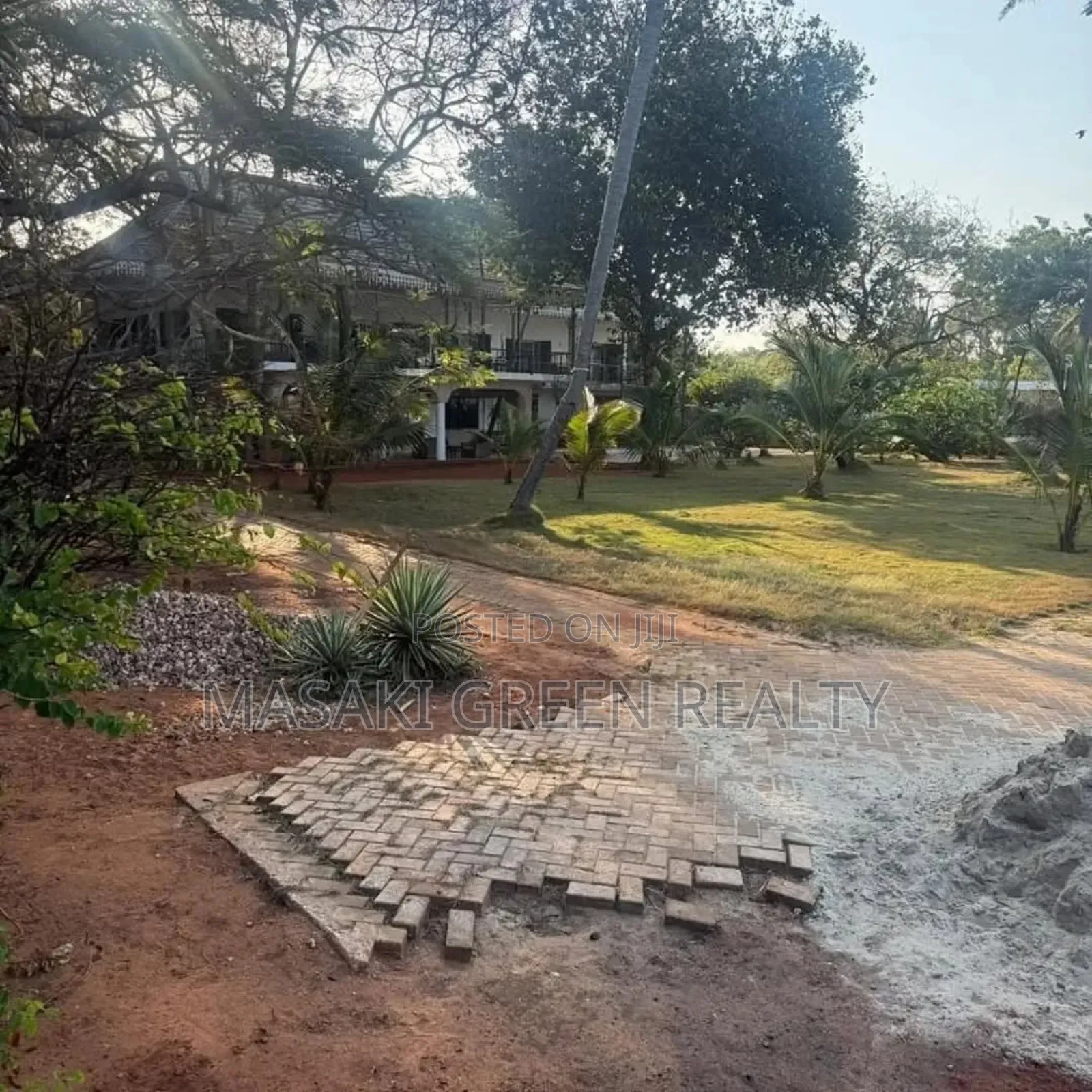 12bdrm House in Mbezi Estate, Kinondoni for sale in Kinondoni
