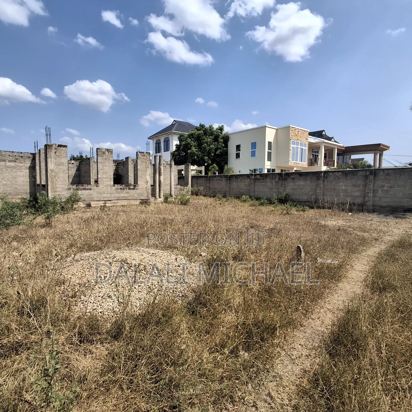 Kiwanja Kinauzwa Mbweni JKT in Mbweni