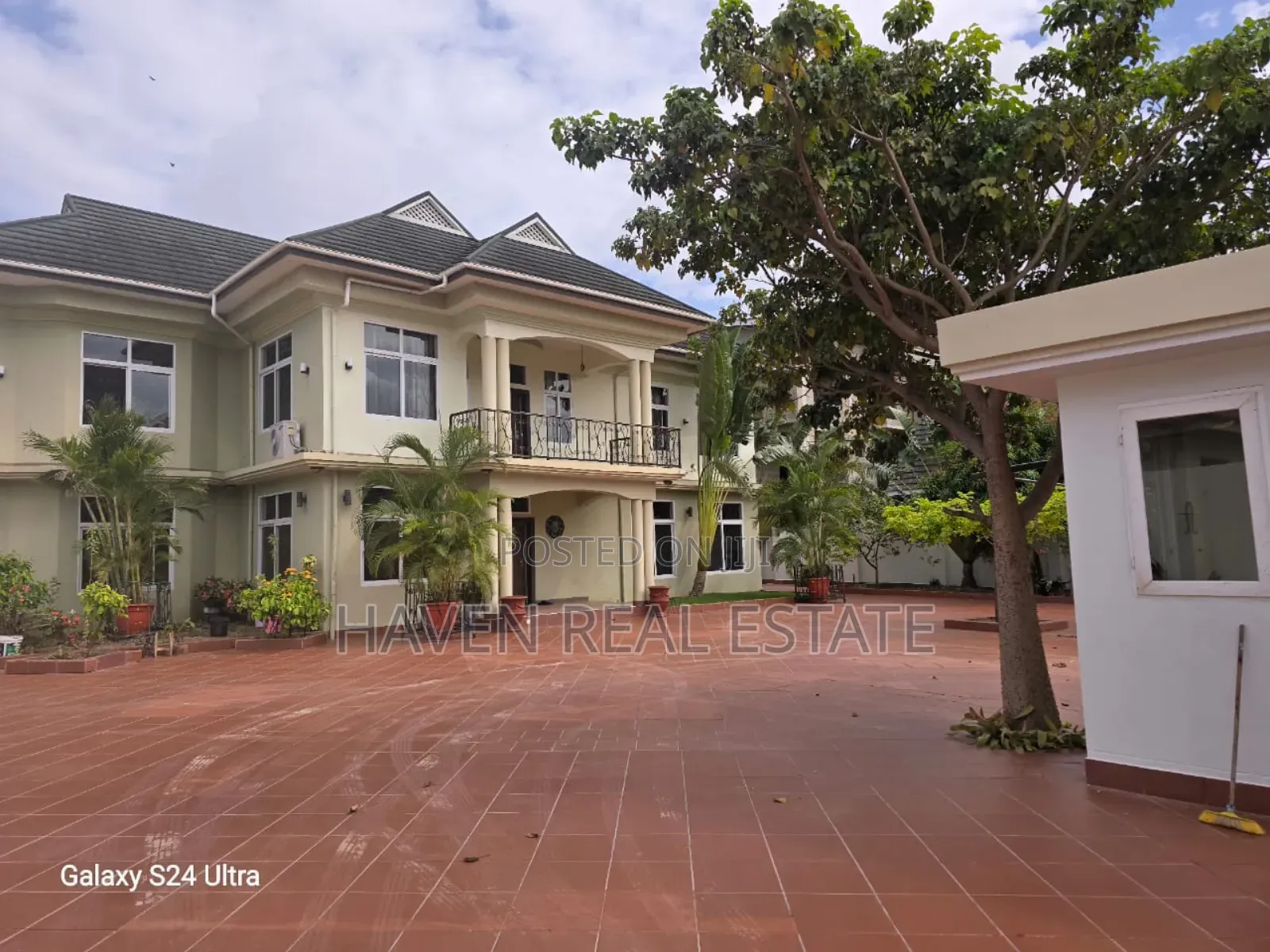 10bdrm House in Mbweni for sale in Mbweni