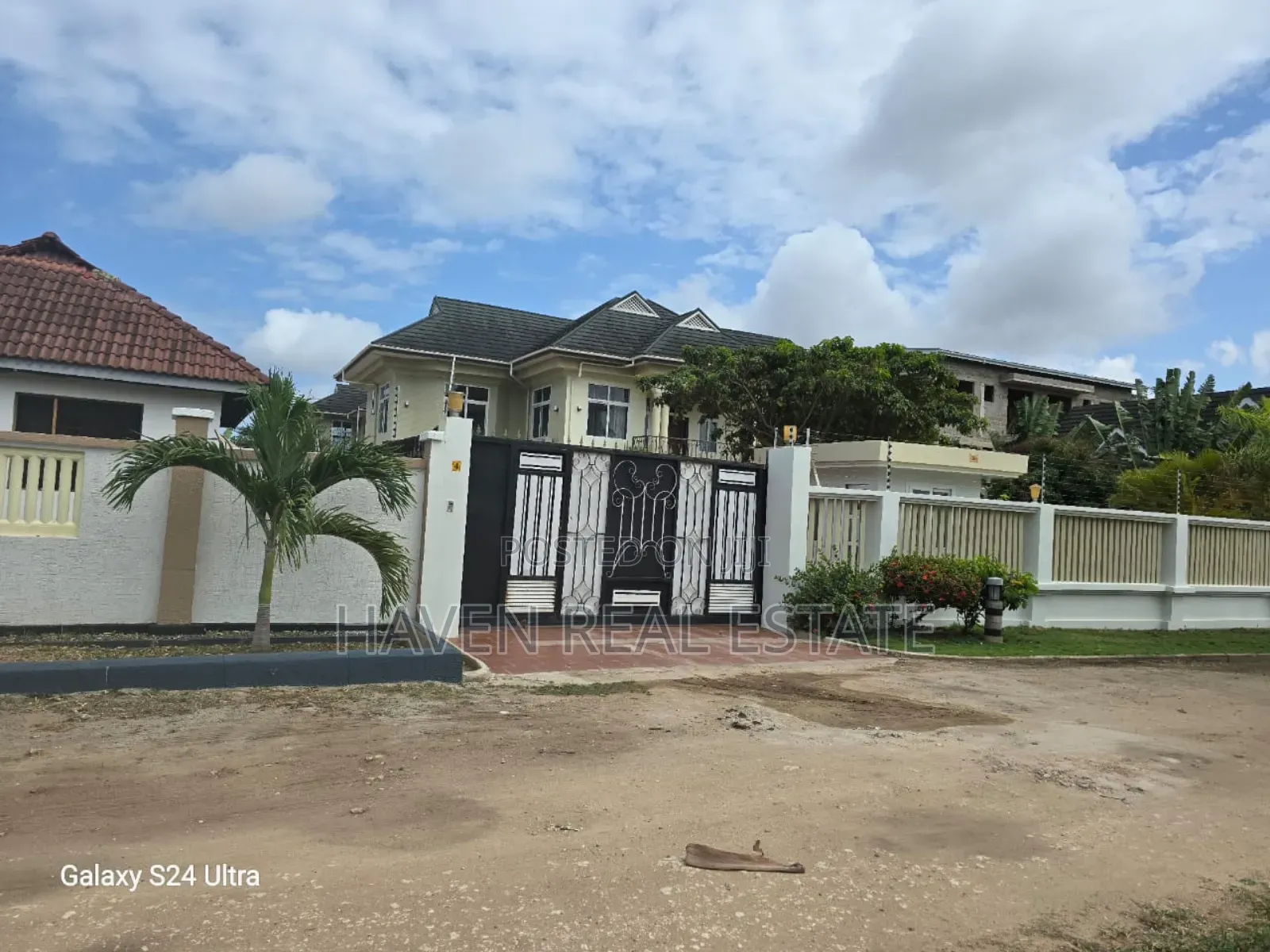 10bdrm House in Mbweni for sale in Mbweni