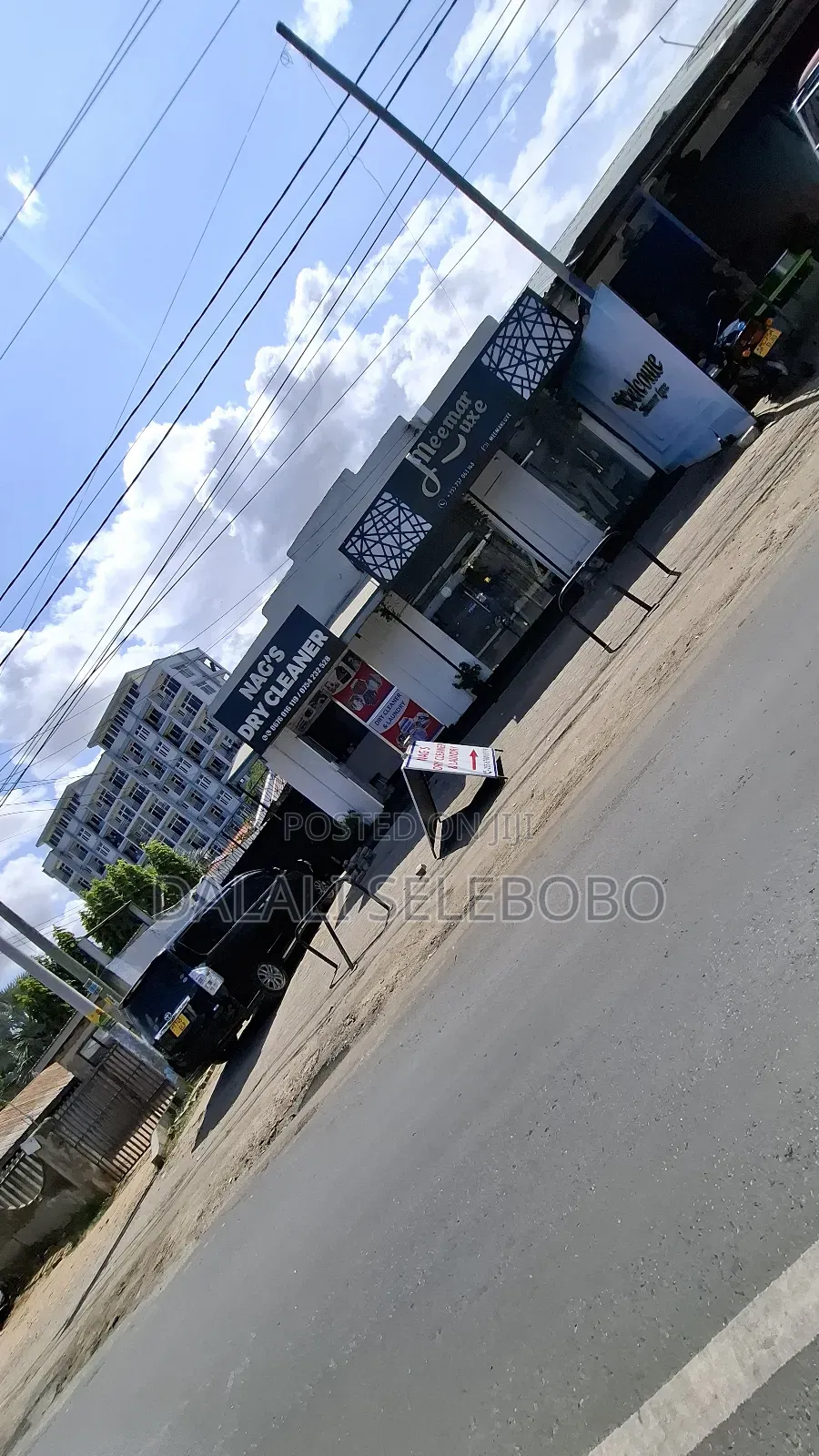 Busness Area We Look Main Road in Msasani