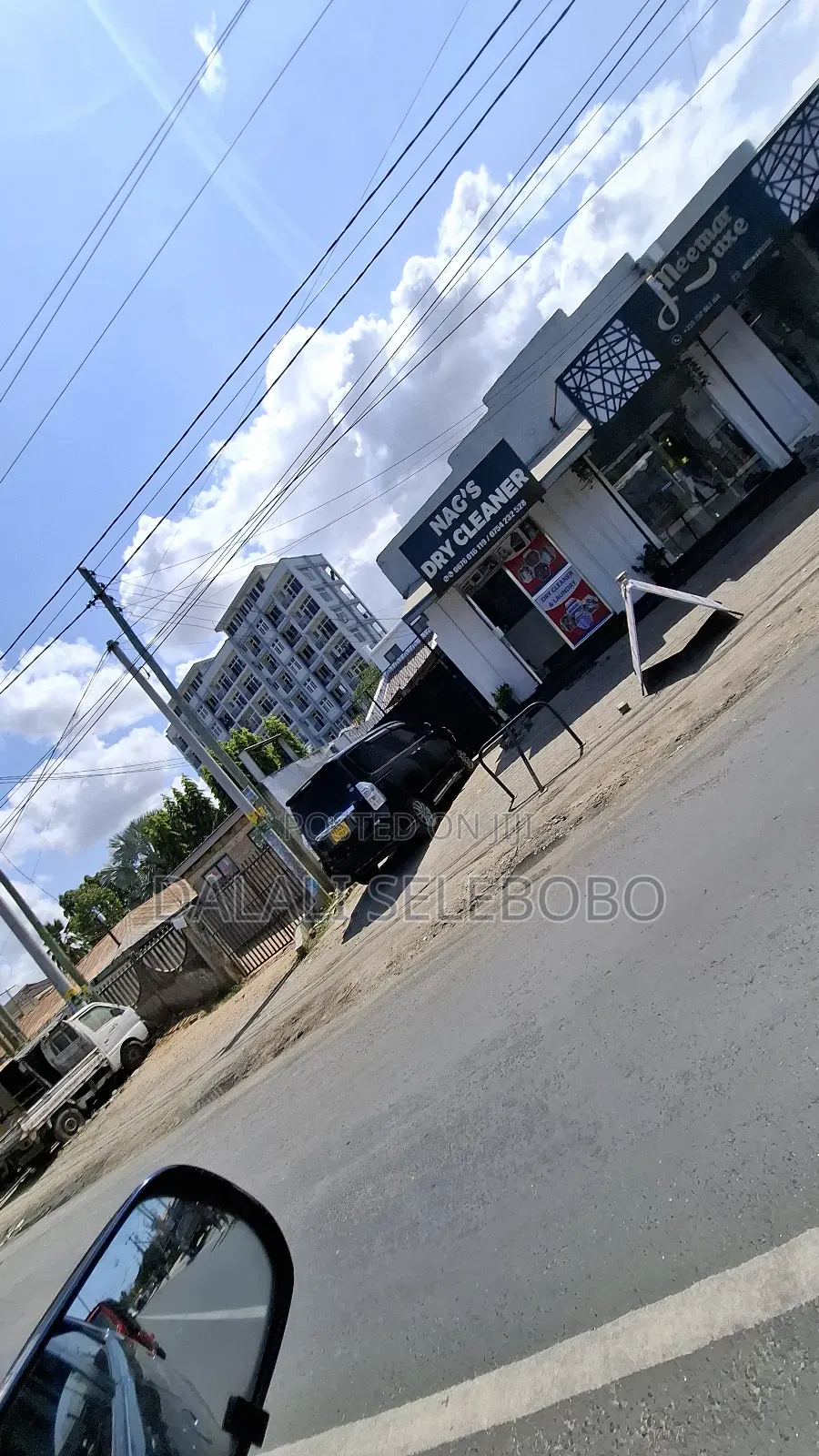 Busness Area We Look Main Road in Msasani