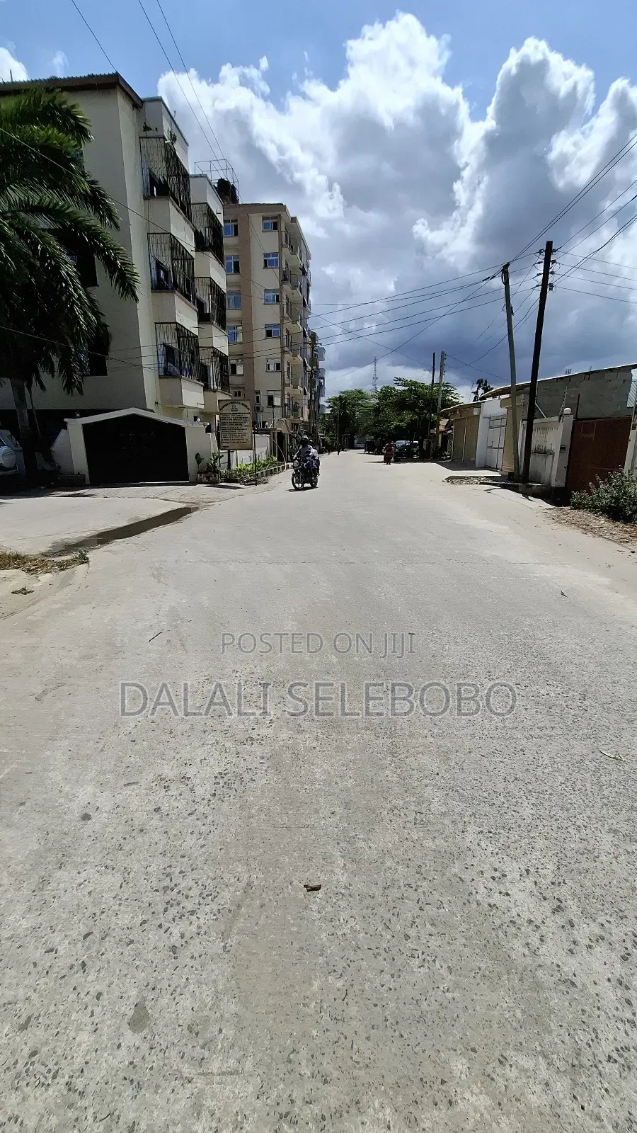 Busness Area We Look Main Road in Msasani