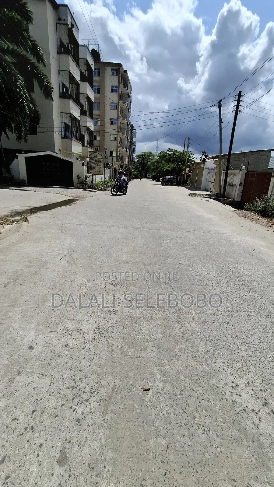 Busness Area We Look Main Road in Msasani