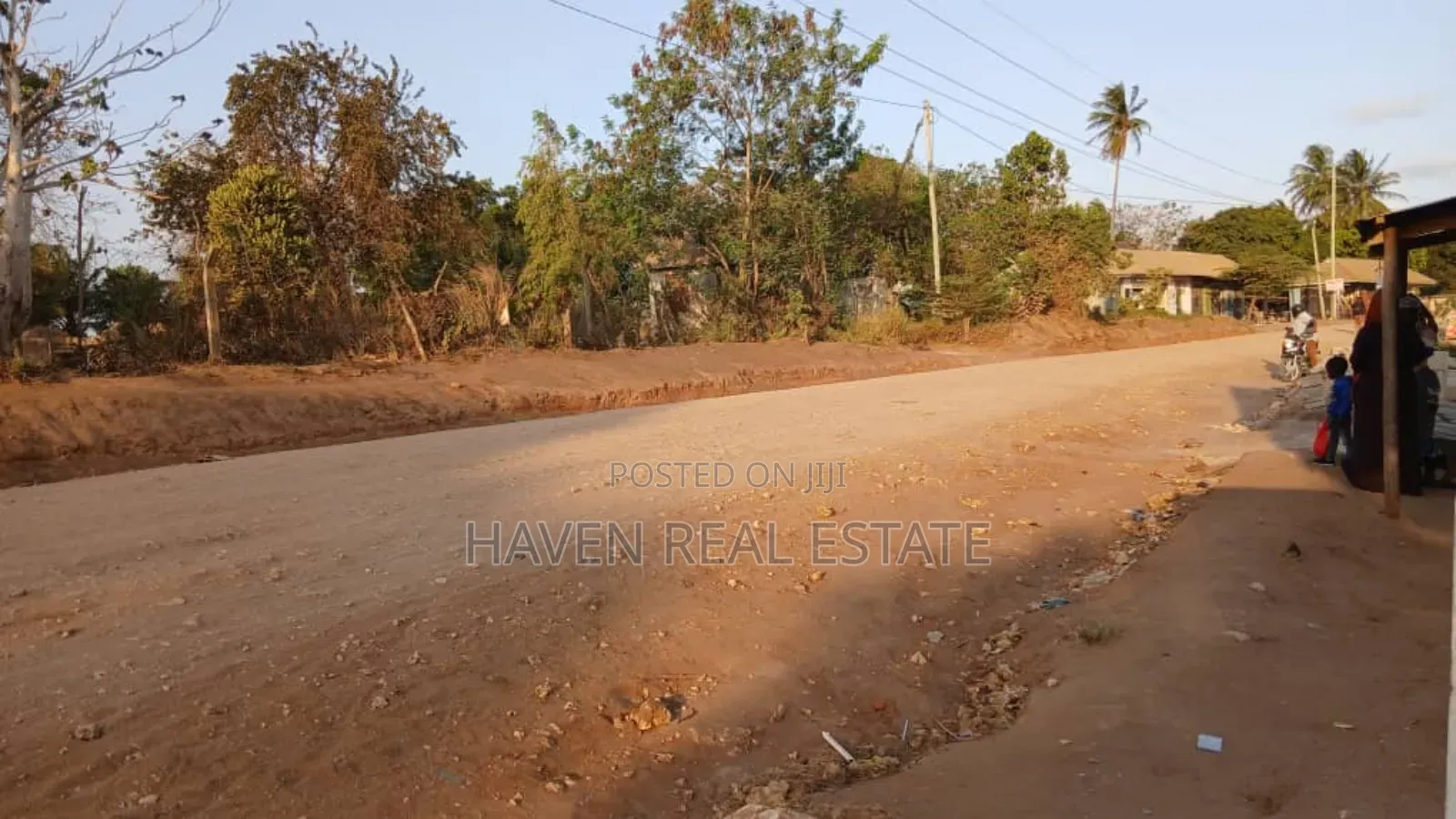1acre Na Miembe Linauzwa Kongowe in Mbagala