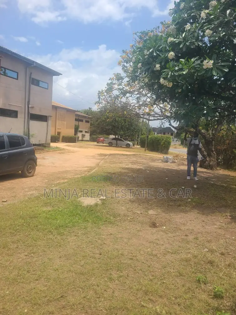 Commercial Prime Area for Sale Ada Estate in Ada Estate