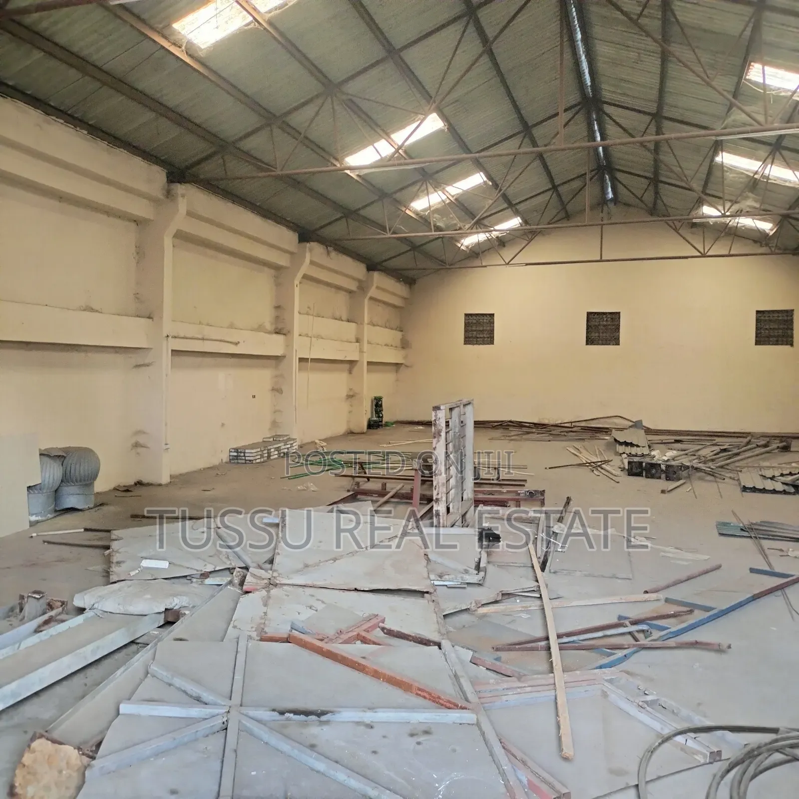 Warehouse for Rent Kipawa Airport DSM in Kipawa
