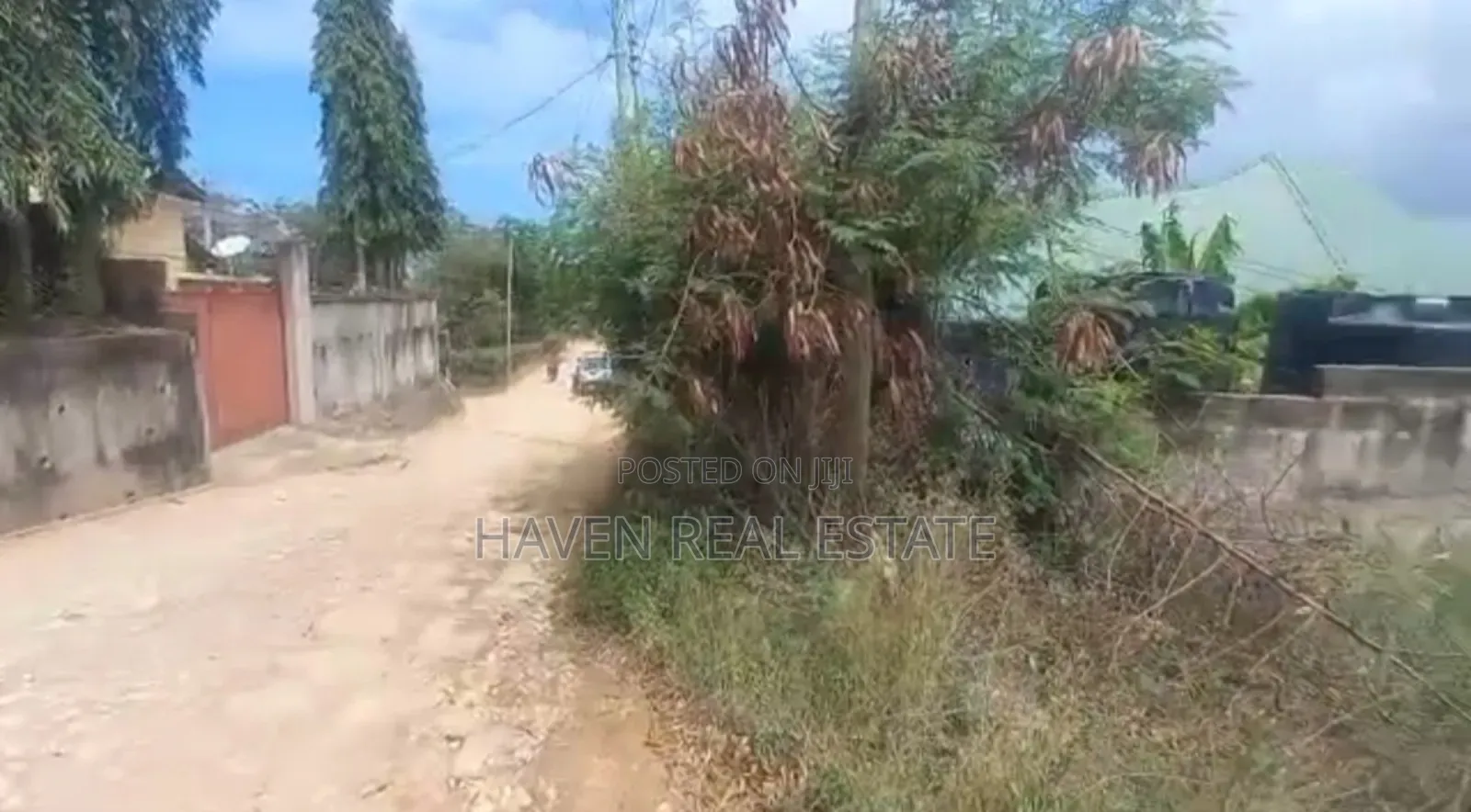 4acres Zinauzwa Ubungo Msewe in Makuburi