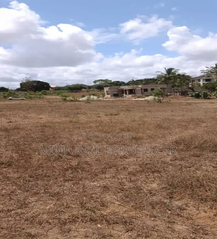 Plot for Sale Madale Flamingo in Goba