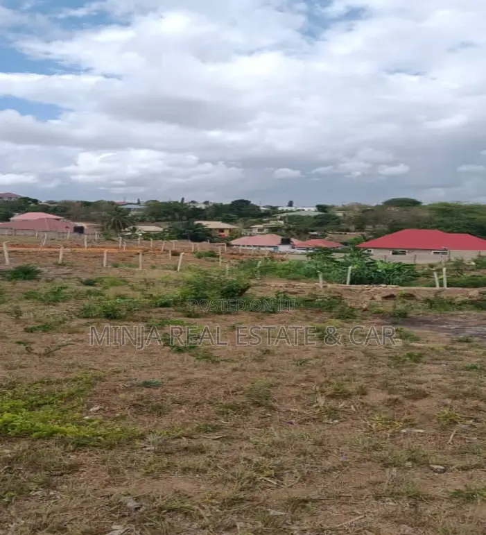 Plot for Sale Madale Container in Goba
