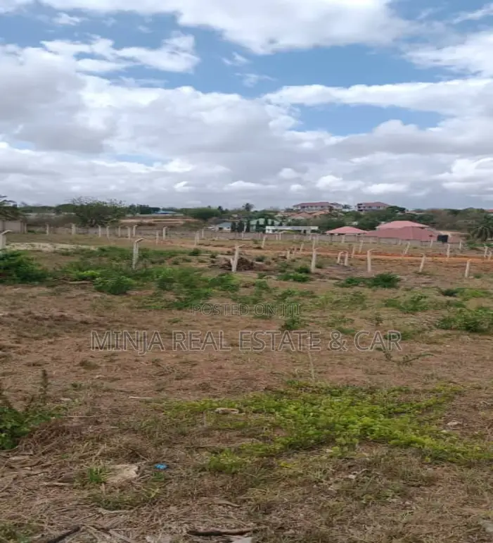 Plot for Sale Madale Container in Goba