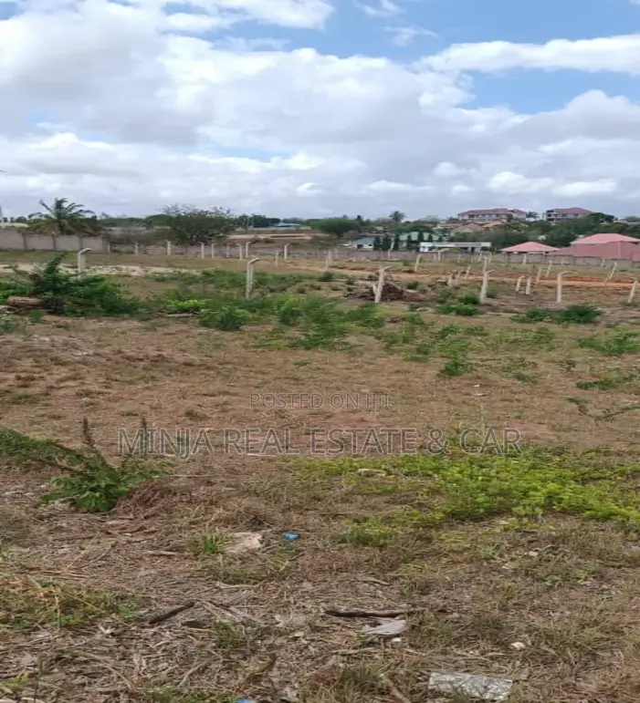 Plot for Sale Madale Container in Goba