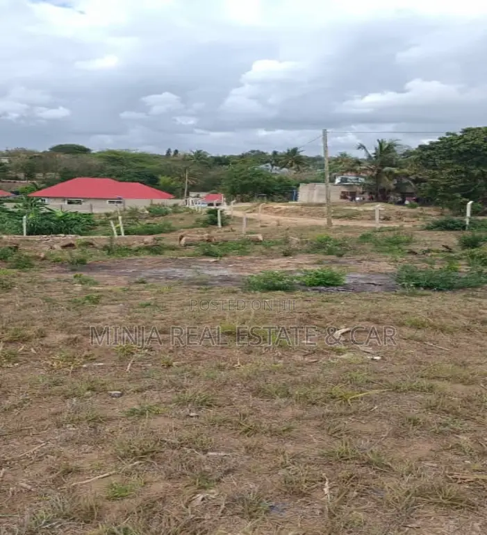 Plot for Sale Madale Container in Goba