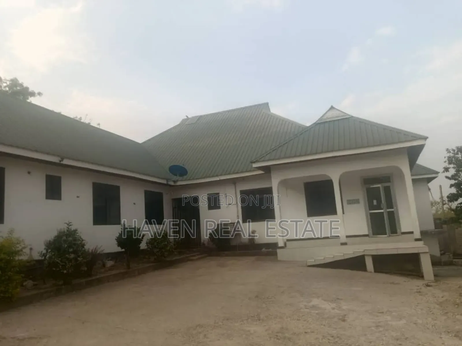 Lodge Inauzwa Mbezi Magufuli in Mbezi