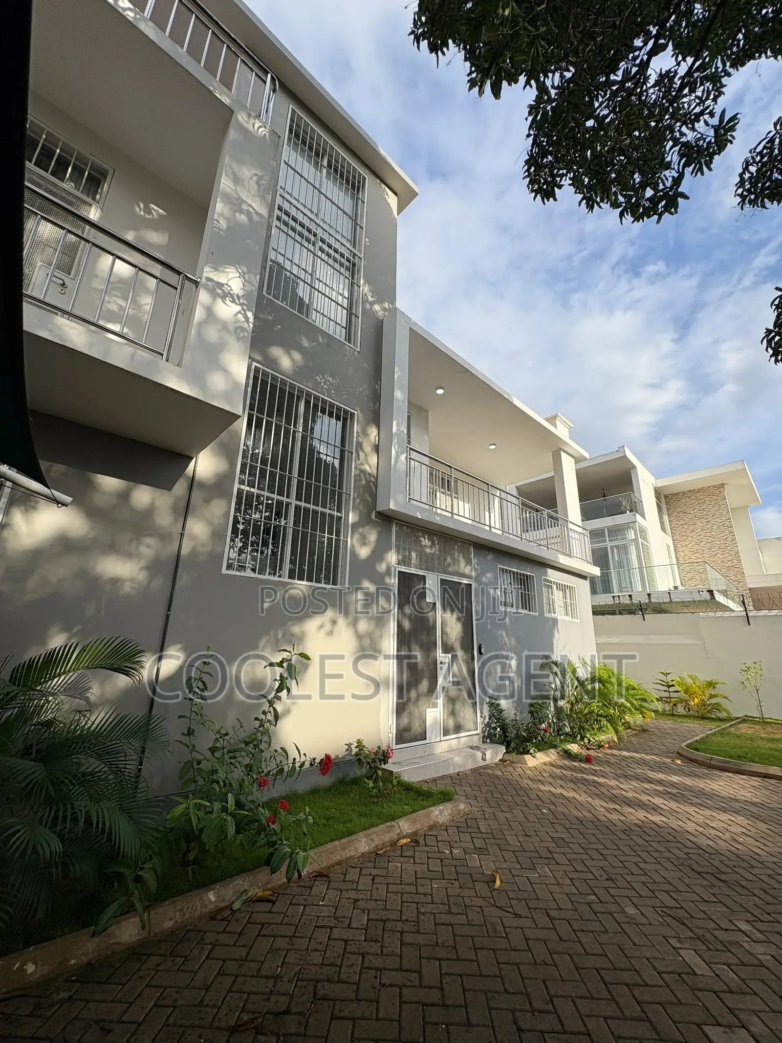 5bdrm Maisonette in Coolest Estate, Masaki for rent in Masaki