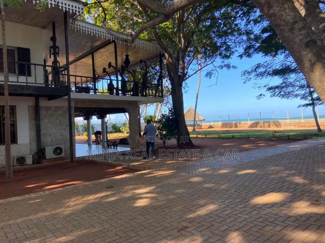 8bdrm House in Mbezi Beach for sale in Mbezi Beach