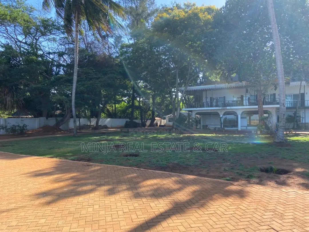 8bdrm House in Mbezi Beach for sale in Mbezi Beach