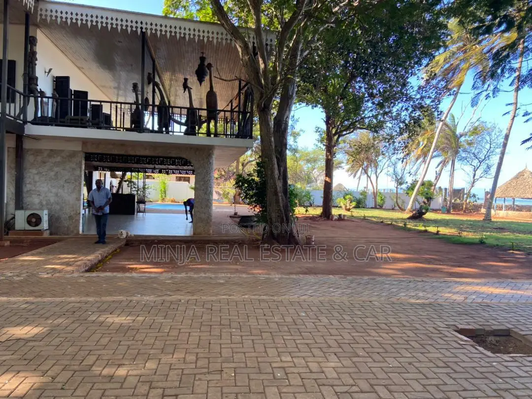 8bdrm House in Mbezi Beach for sale in Mbezi Beach