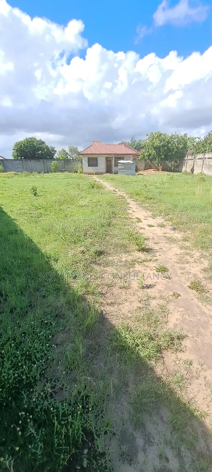 Kiwanja Kinauzwa Mbweni JKT Block 4 in Mbweni