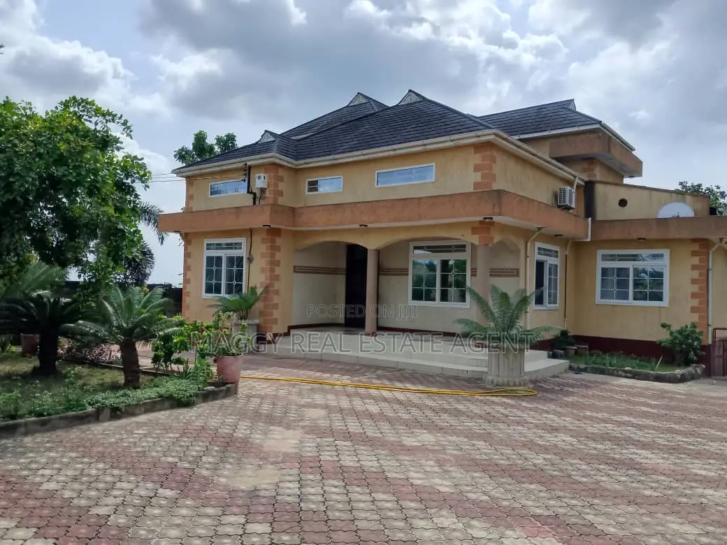 5bdrm House in Bunju Beach for rent in Bunju