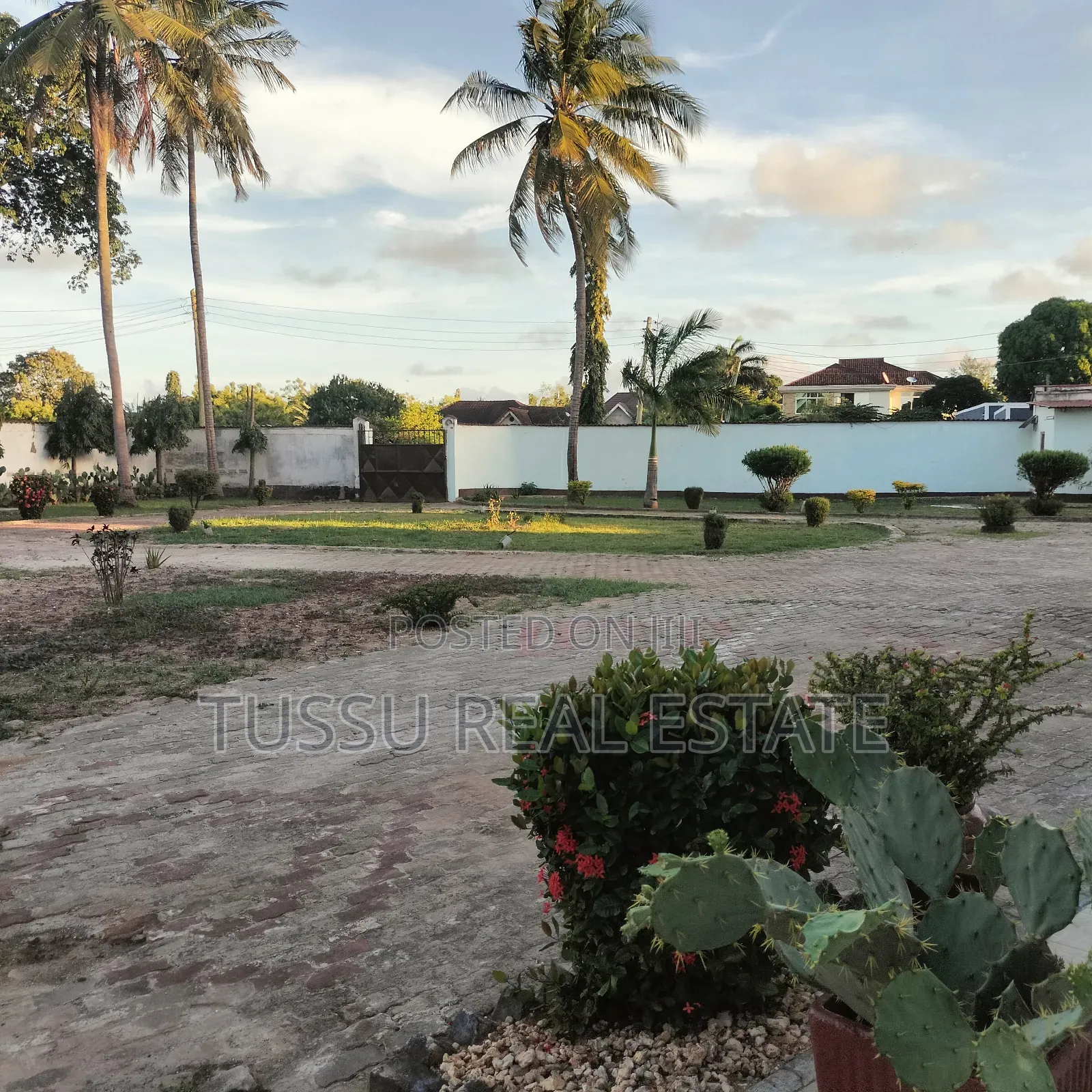 6bdrm House in Bahari Beach Dsm, Kinondoni for sale in Kinondoni