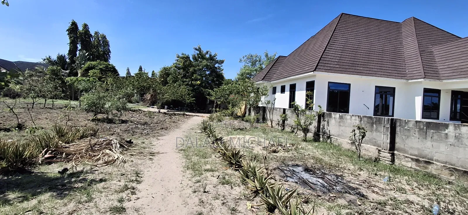 Kiwanja Kinauzwa Mbweni Mpiji in Mbweni
