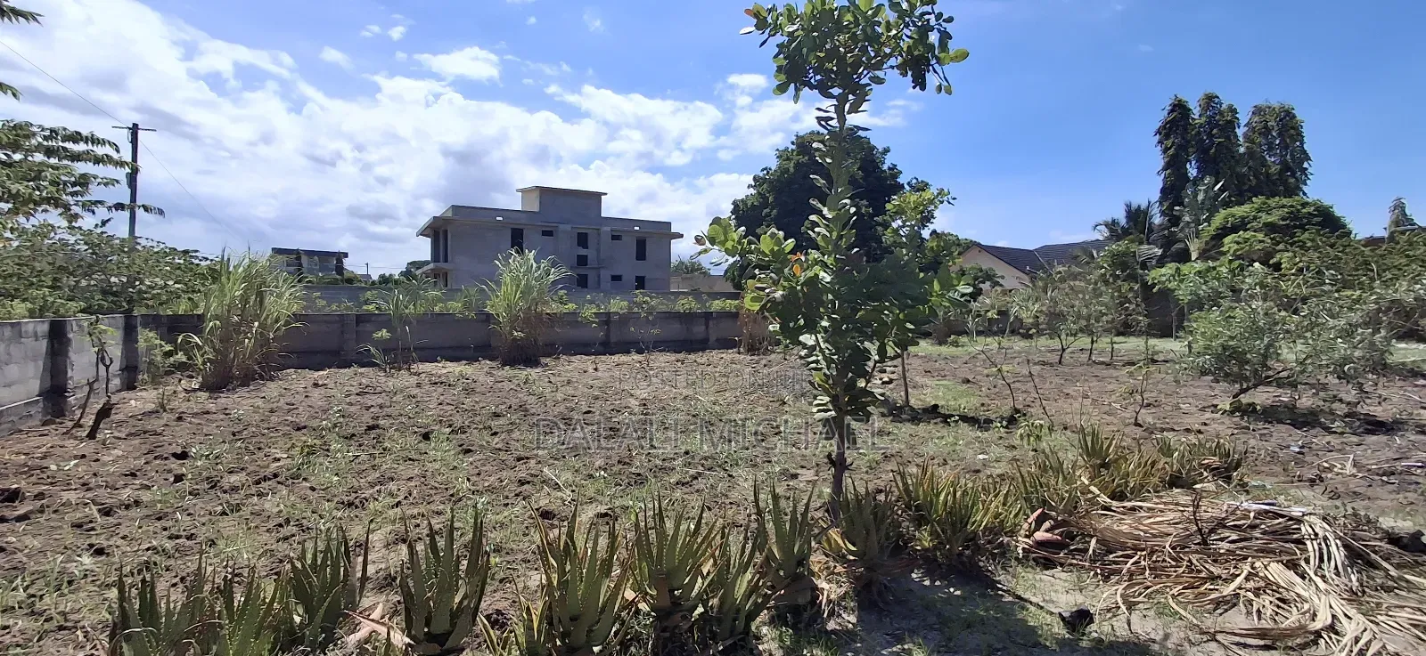 Kiwanja Kinauzwa Mbweni Mpiji in Mbweni