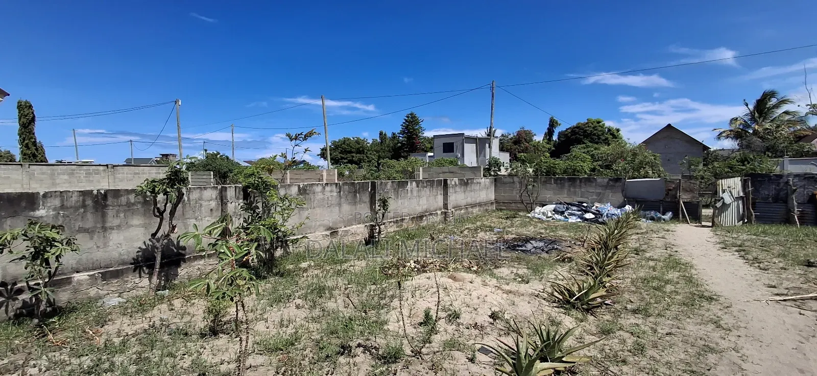 Kiwanja Kinauzwa Mbweni Mpiji in Mbweni