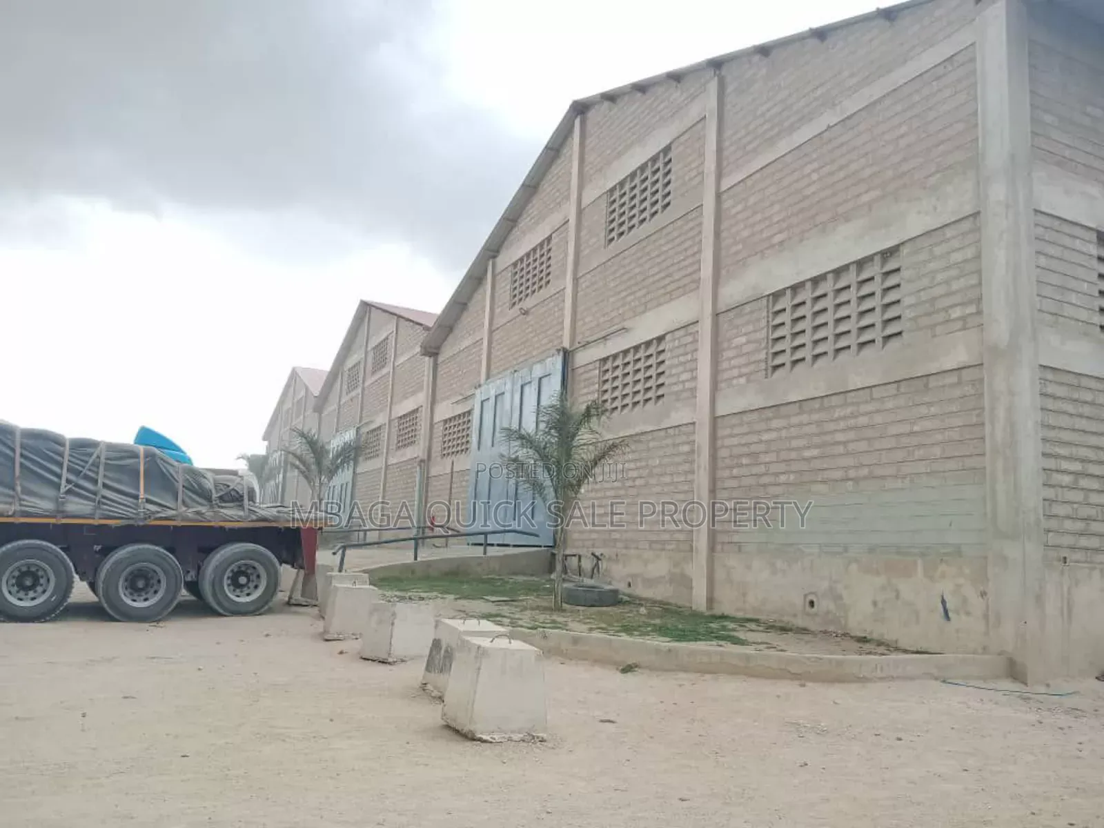 Godown Area Sqm1000 Industrial Area for Rent at Iringa in Iringa