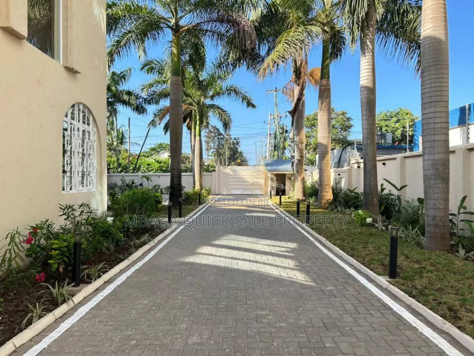 15bdrm House in Regent Estate, Kinondoni for sale in Kinondoni