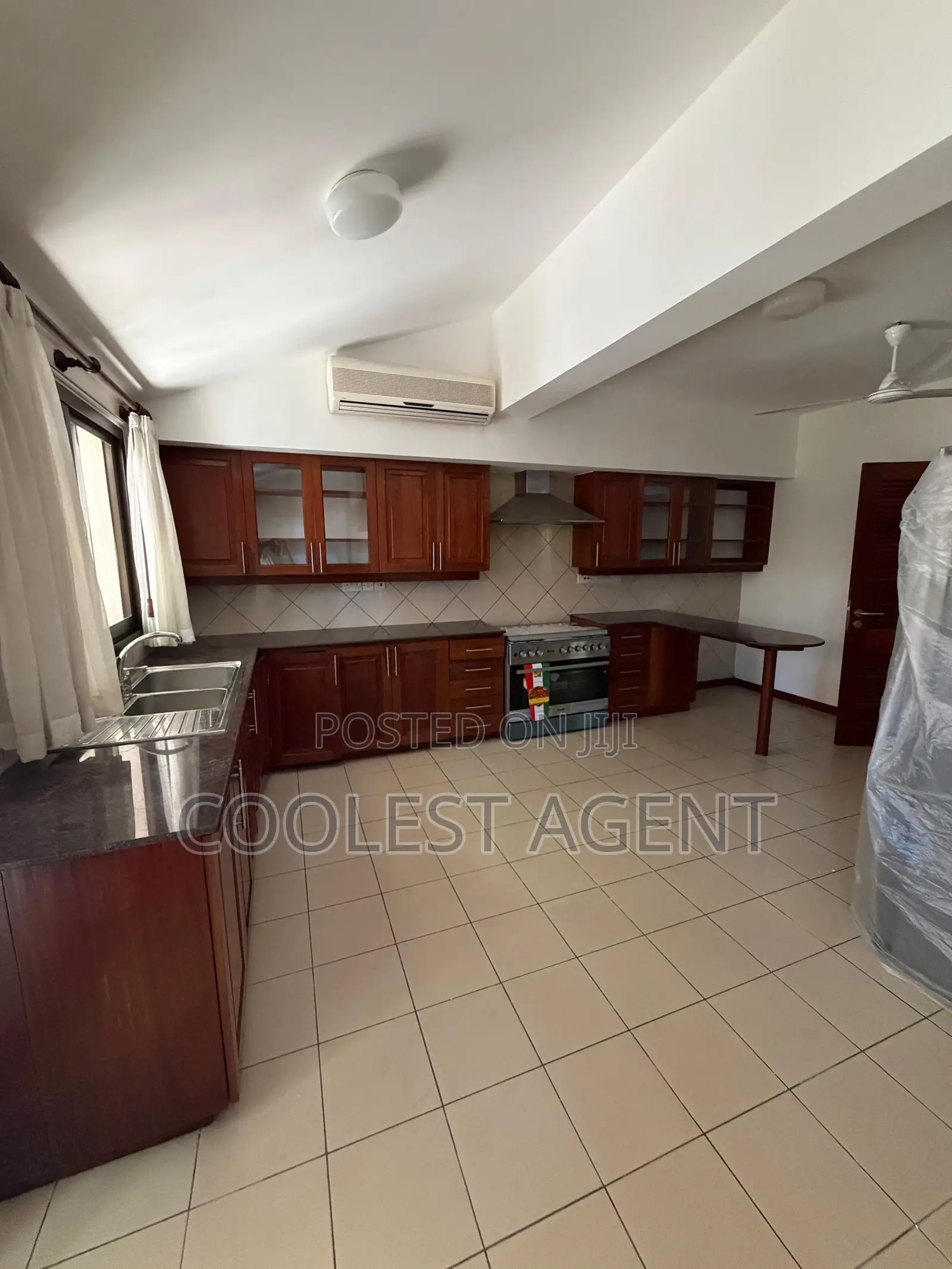 3bdrm Duplex in Coolest Estate, Masaki for rent in Masaki