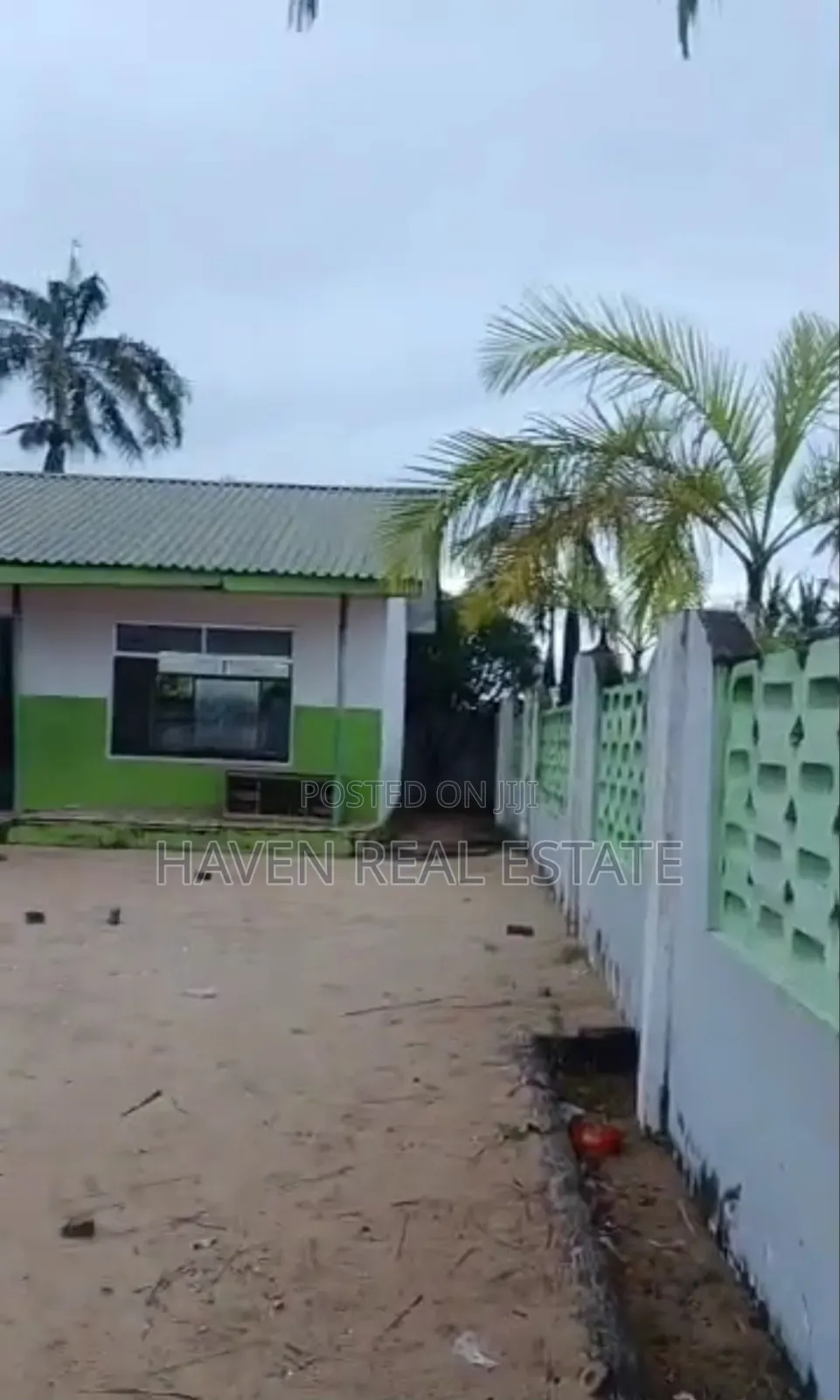Shule Inauzwa Bahari Beach in Kunduchi