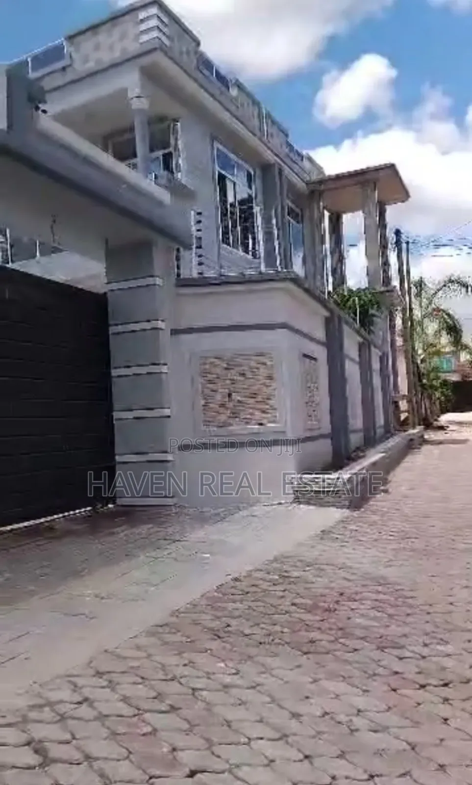 8bdrm House in Kinyerezi for sale in Kinyerezi