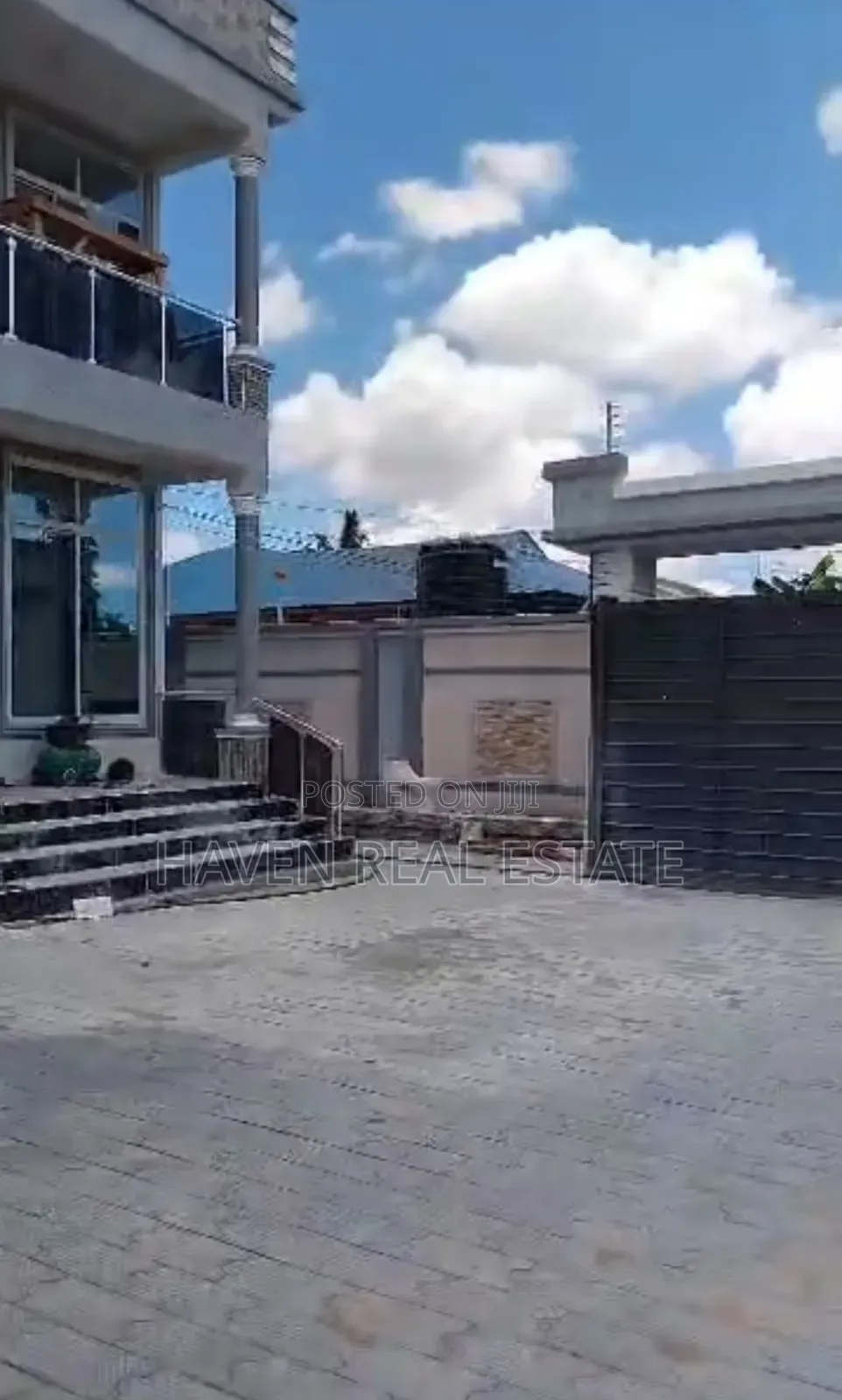 8bdrm House in Kinyerezi for sale in Kinyerezi