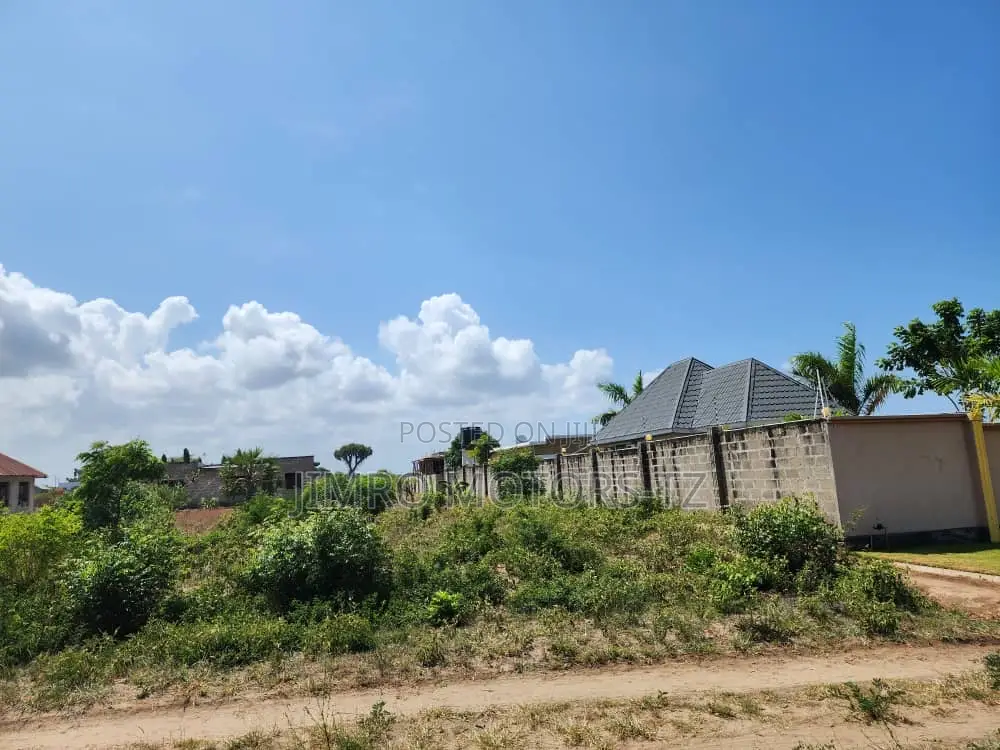 Nauza Kiwanja Kizuri Sana Kinapatikana Bweni Square Meter 15400 in Mbweni