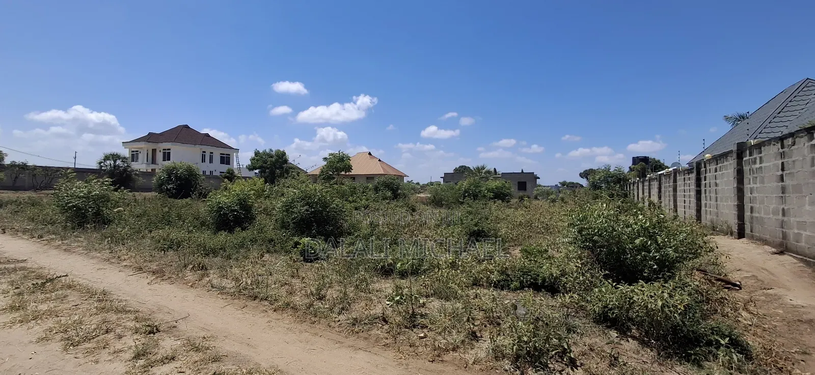 Kiwanja Kinauzwa Mbweni Mpiji in Mbweni