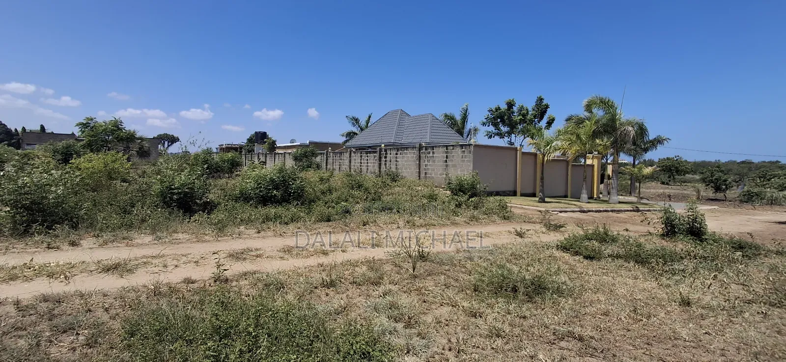 Kiwanja Kinauzwa Mbweni Mpiji in Mbweni