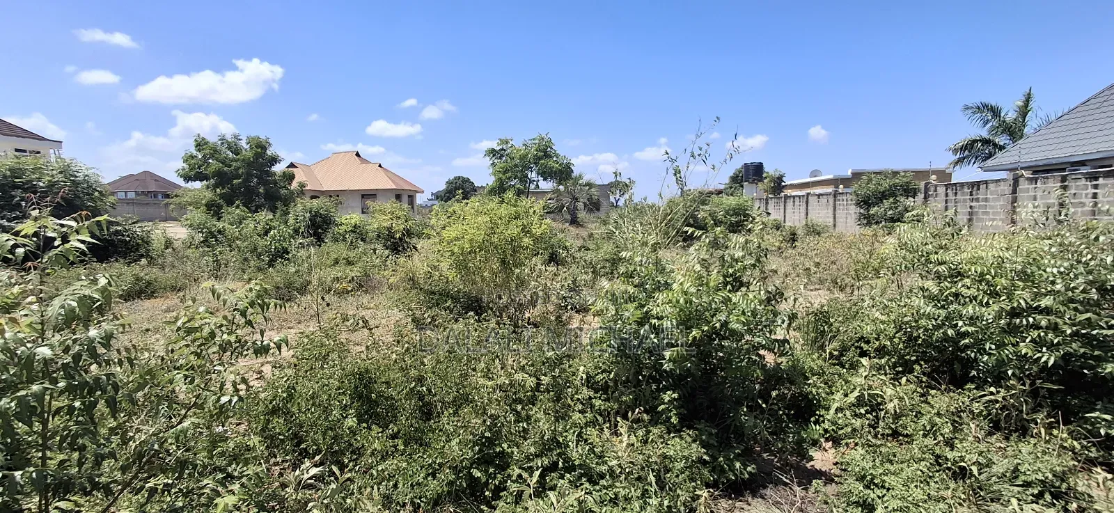 Kiwanja Kinauzwa Mbweni Mpiji in Mbweni