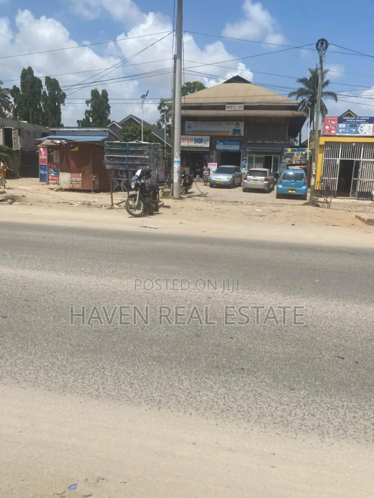Jengo La Biashara Linauzwa Tegeta Wazo in Kinondoni