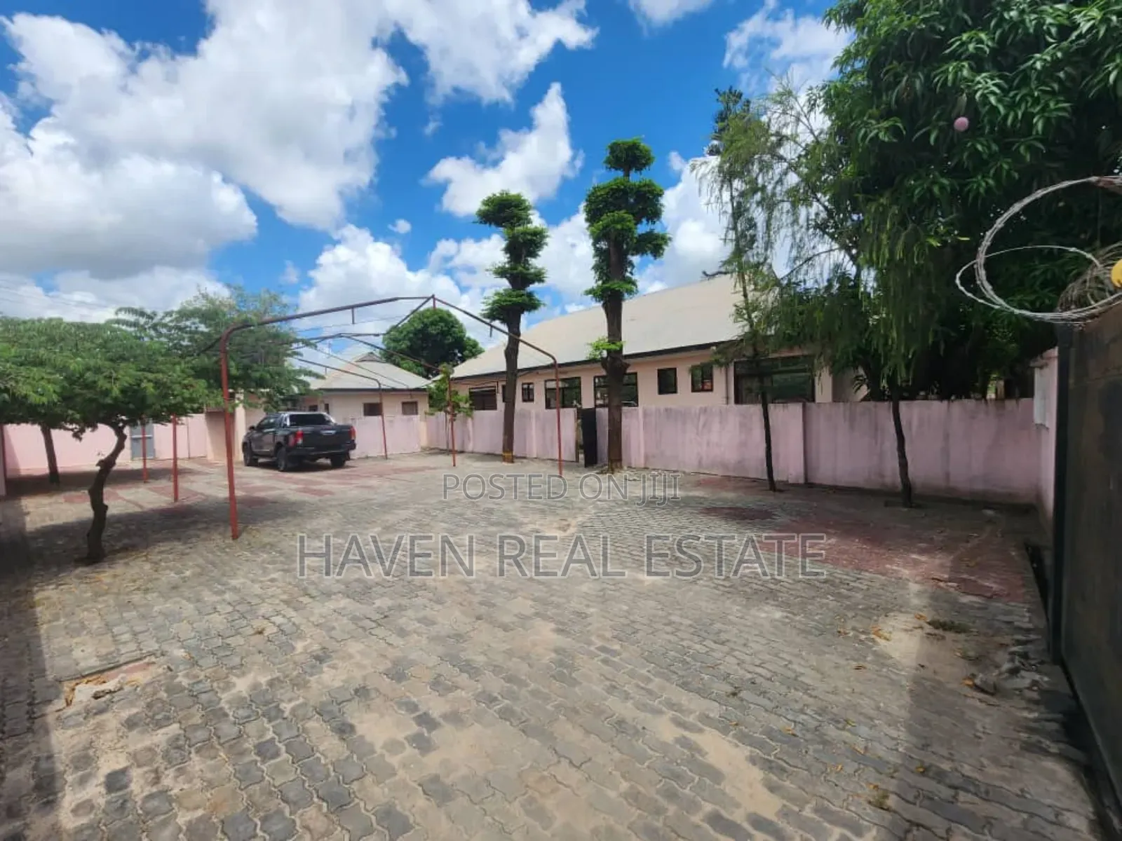Lodge Inauzwa Kitunda Pentagon in Kitunda