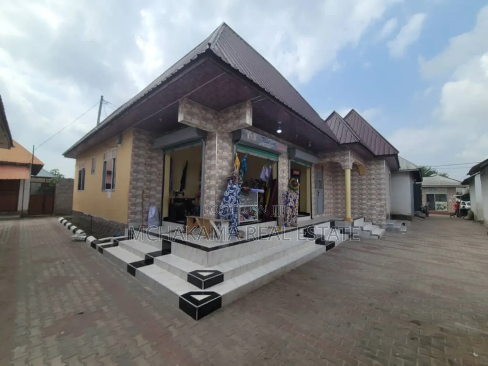 8bdrm Apartment in Mchakama Real Estate, Chamazi for sale in Chamazi