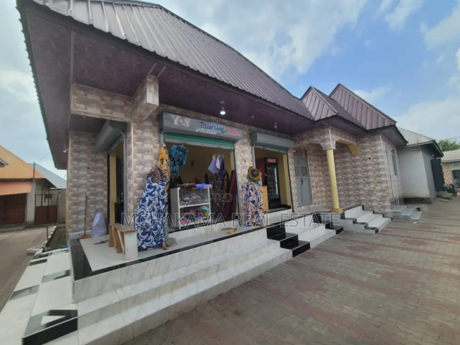8bdrm Apartment in Mchakama Real Estate, Chamazi for sale in Chamazi
