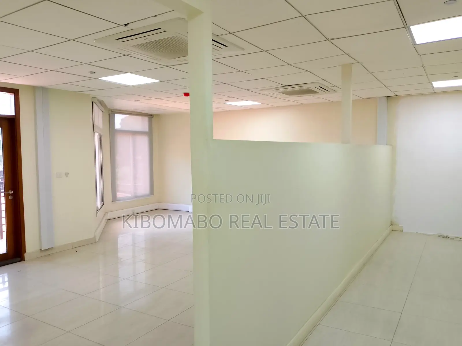 Private and Big Office Space With Partitions; 380 SQM Rental Top Floor in Oyster Bay