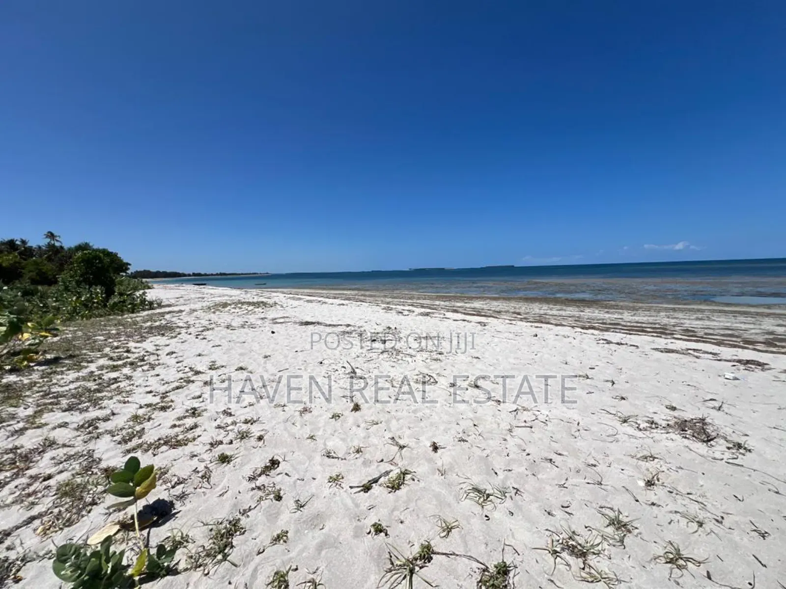 White Sand Beach Inauzwa Kigamboni Gezaulole in Kigamboni