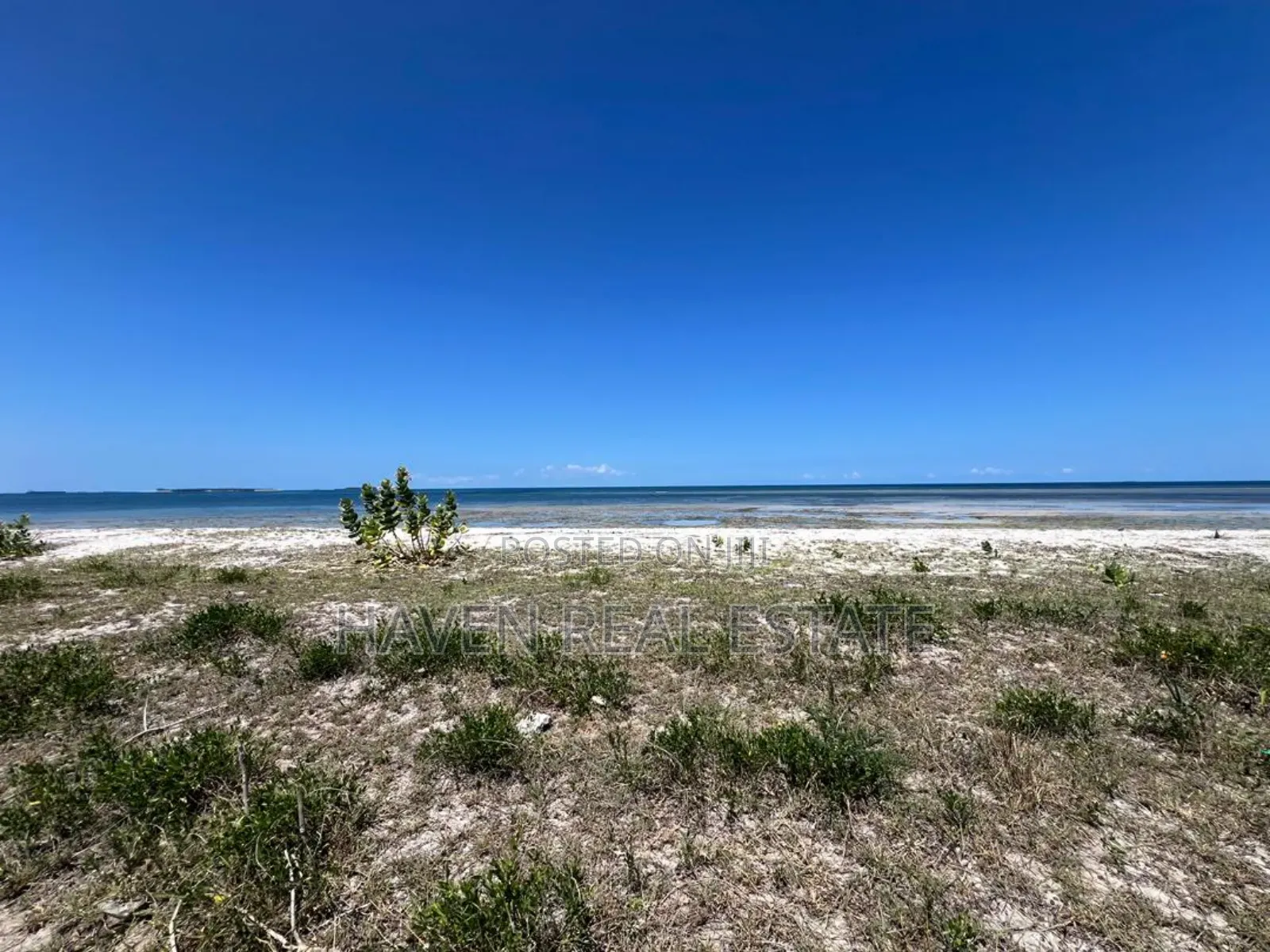 White Sand Beach Inauzwa Kigamboni Gezaulole in Kigamboni