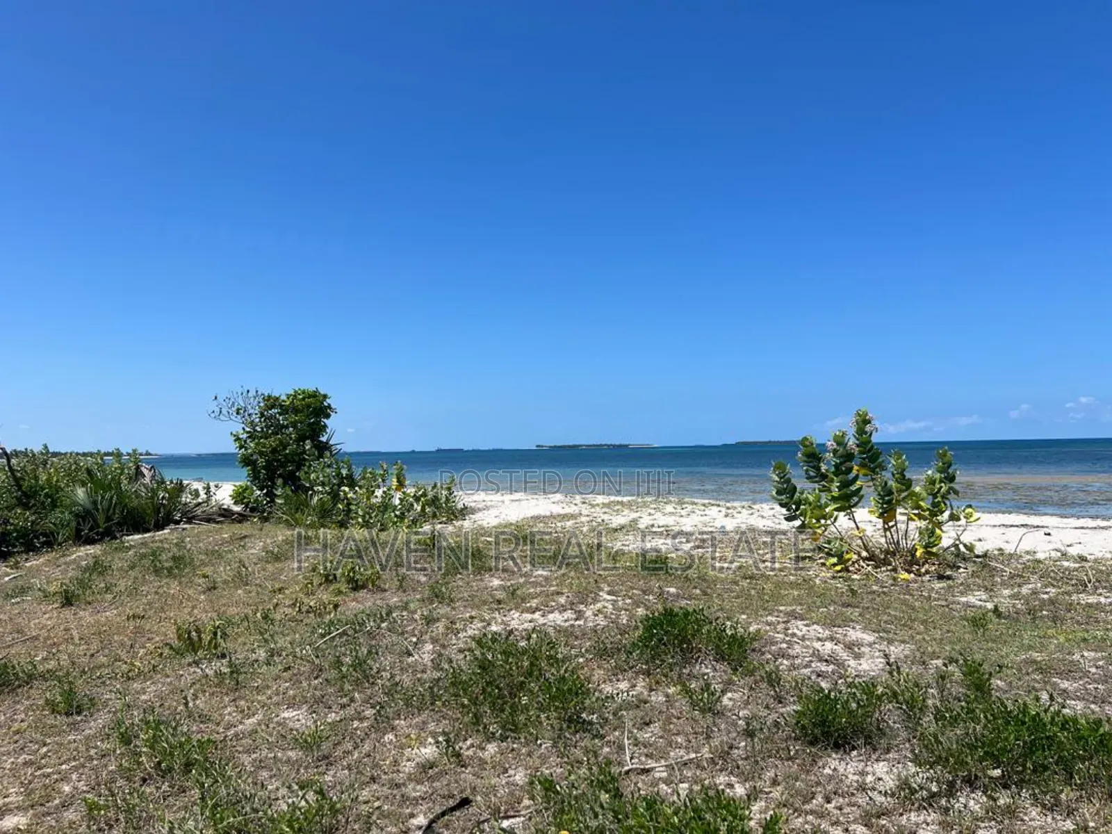 White Sand Beach Inauzwa Kigamboni Gezaulole in Kigamboni
