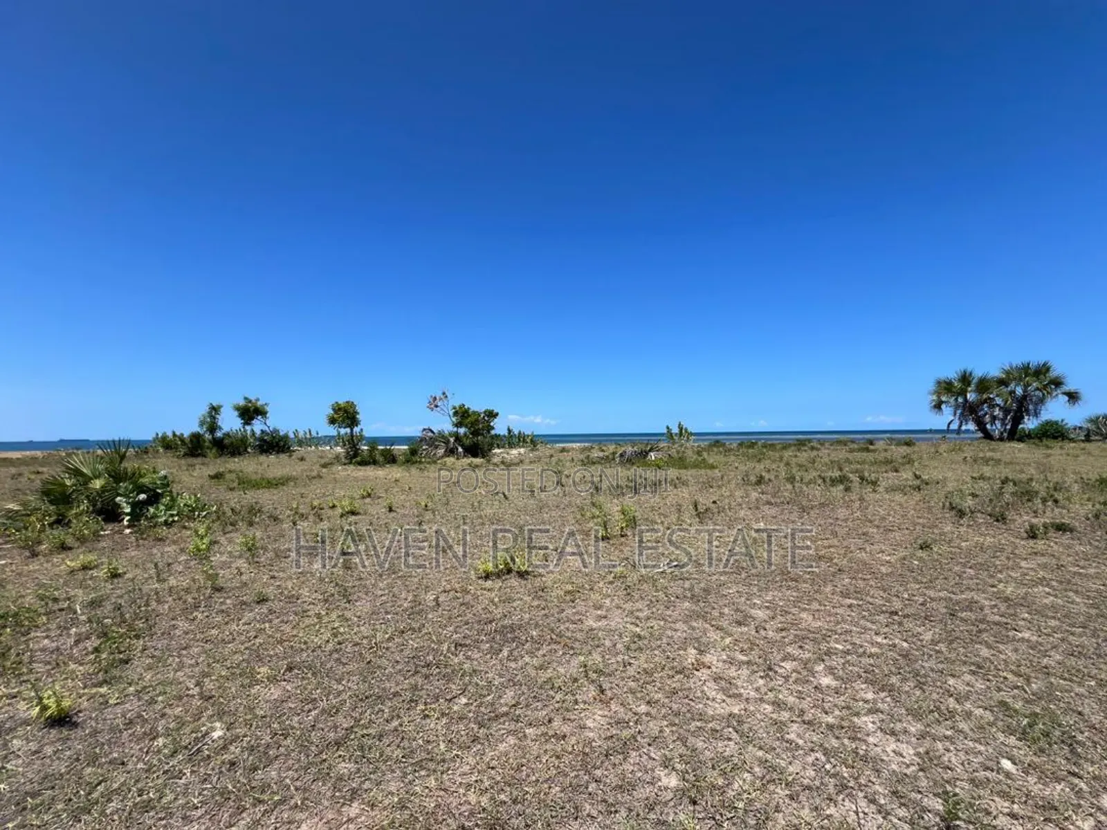 White Sand Beach Inauzwa Kigamboni Gezaulole in Kigamboni