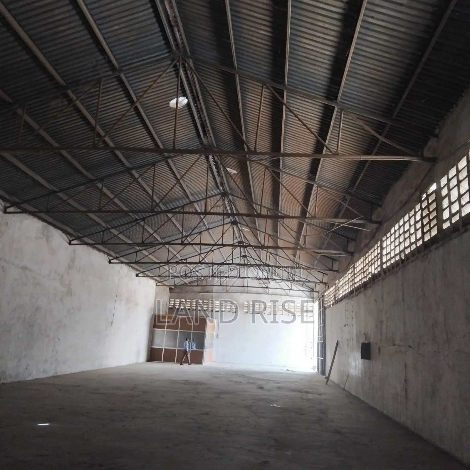 2000 SQM Warehouse With Outdoor Space in Chang'ombe in Chang'ombe