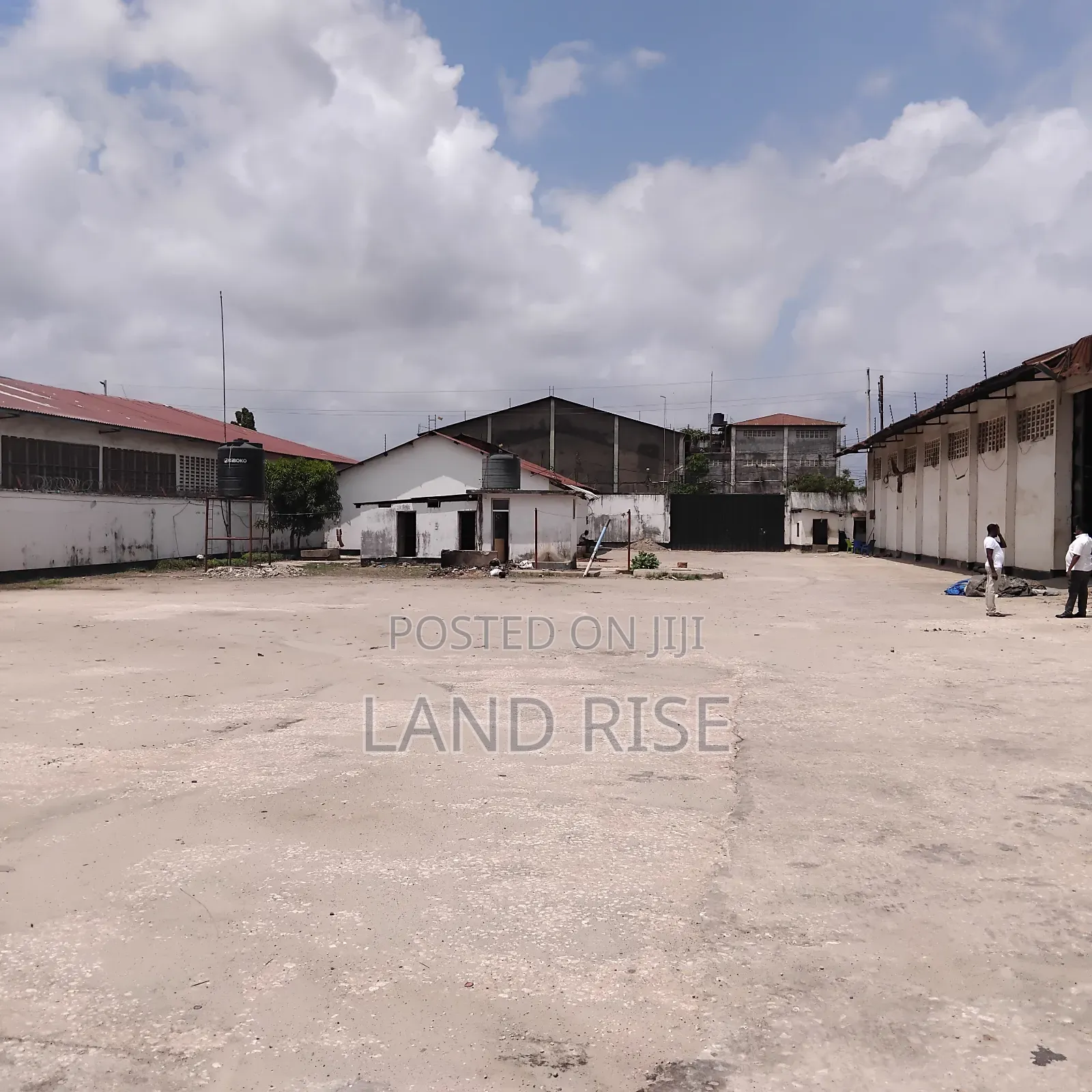 2000 SQM Warehouse With Outdoor Space in Chang'ombe in Chang'ombe