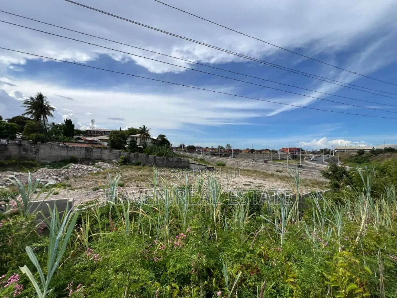 1.5acres Eneo La Yard Linauzwa Kurasini in Kurasini
